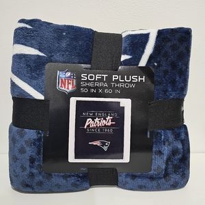 NFL New England Patriots Soft Plush Sherpa Throw 50 in x 60 in  - New